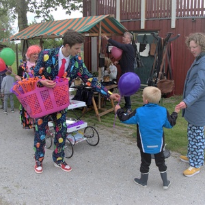 Ballonnen uitdelen