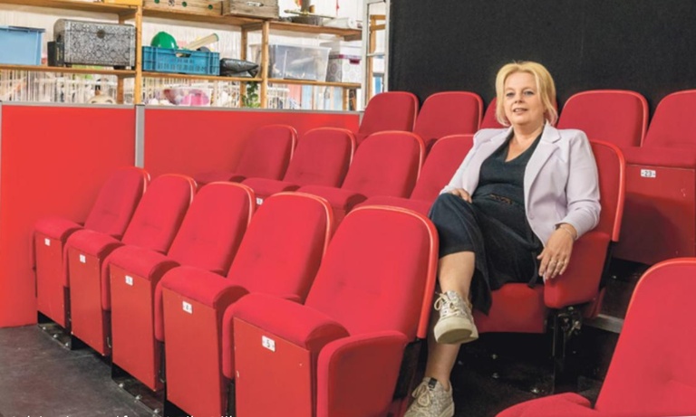 Sylvia Rinsma in haar theater aan de Simon Vestdijkwei in Leeuwarden